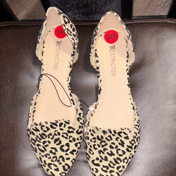 Restricted Animal Print Women's Flats - Picture 3 of 9
